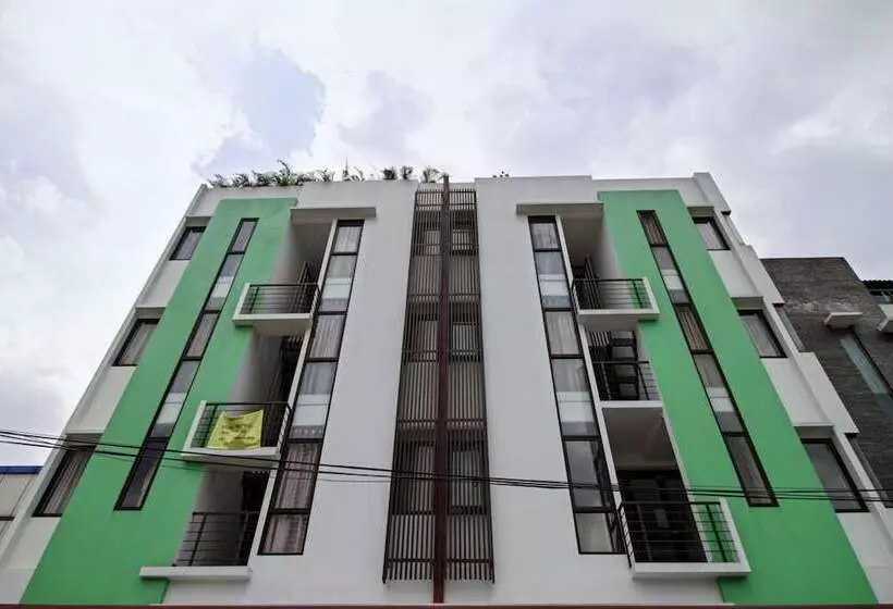 ホテル Reddoorz Plus Near Plaza Indonesia