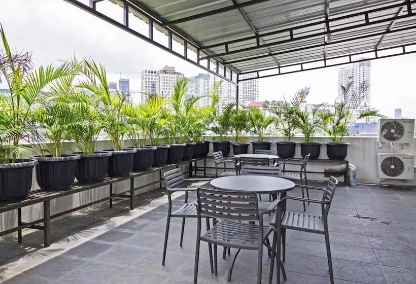 ホテル Reddoorz Plus Near Plaza Indonesia