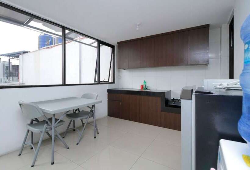 בית מלון כפרי Reddoorz Plus Near Plaza Indonesia