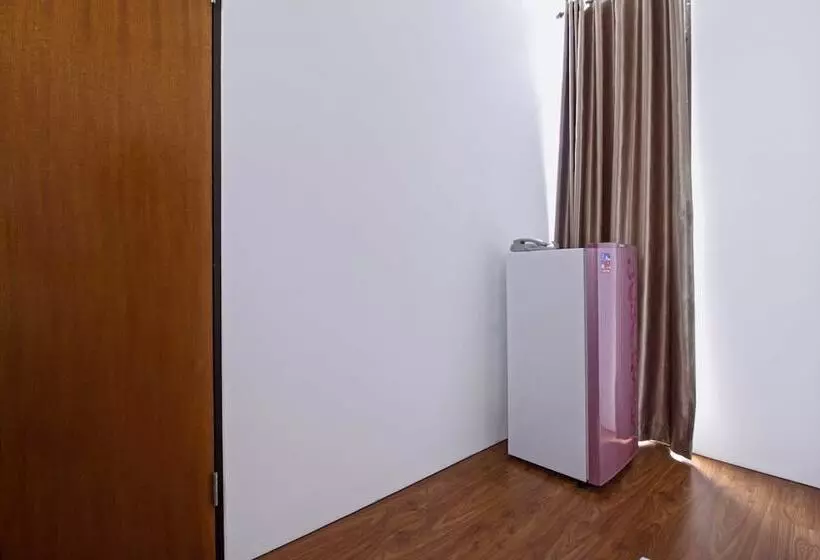 ホテル Reddoorz Plus Near Plaza Indonesia