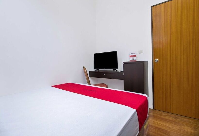 בית מלון כפרי Reddoorz Plus Near Plaza Indonesia