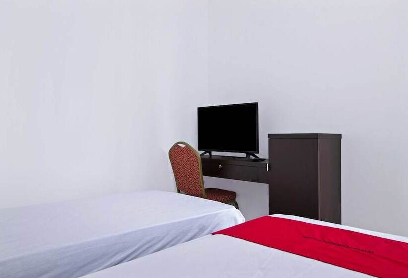 בית מלון כפרי Reddoorz Plus Near Plaza Indonesia