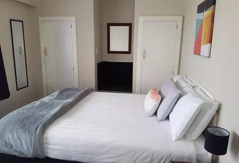 554 Moana Court Motel