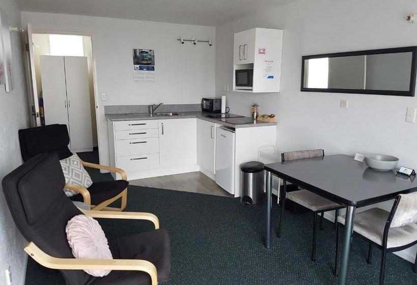 554 Moana Court Motel