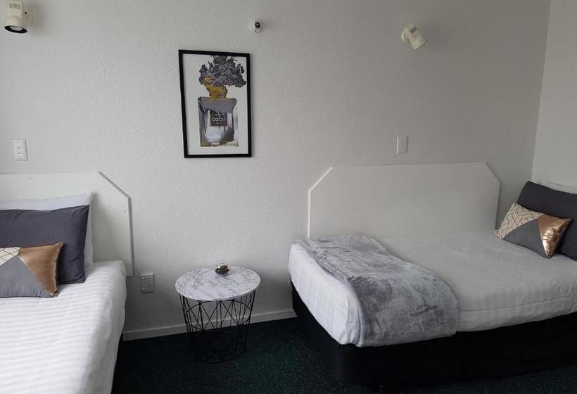 554 Moana Court Motel