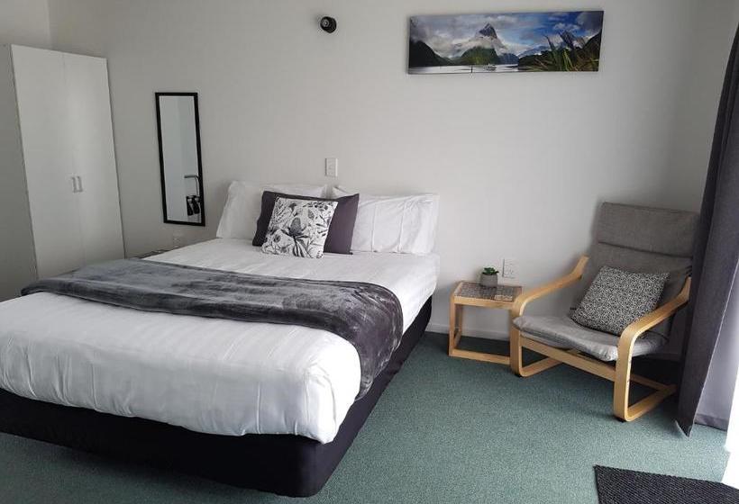 554 Moana Court Motel