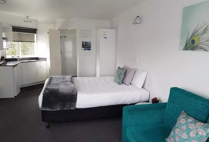 554 Moana Court Motel