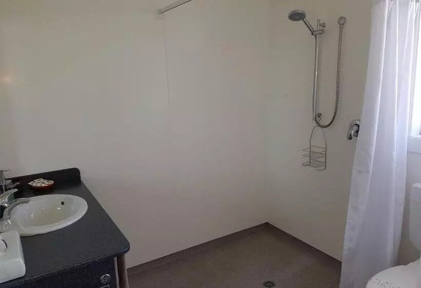 554 Moana Court Motel