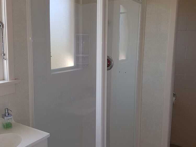 554 Moana Court Motel