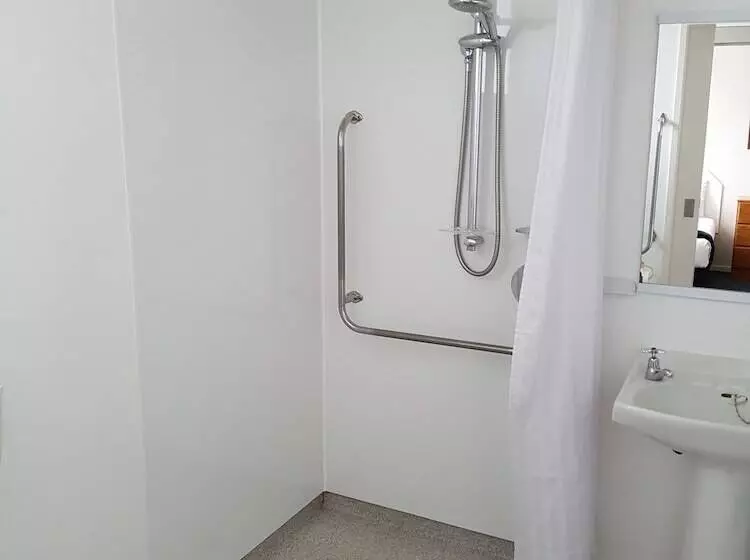 554 Moana Court Motel