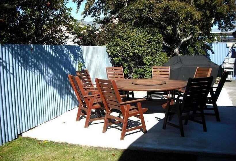 554 Moana Court Motel