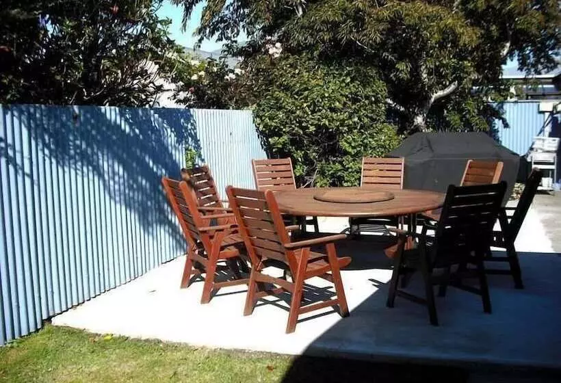 554 Moana Court Motel