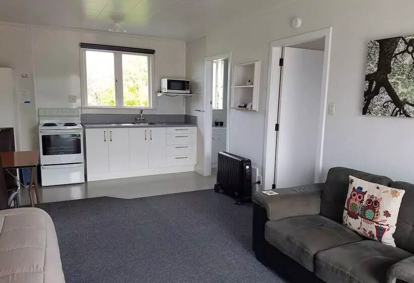 554 Moana Court Motel