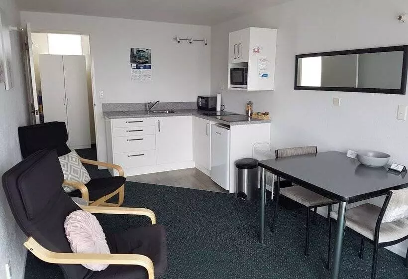 554 Moana Court Motel