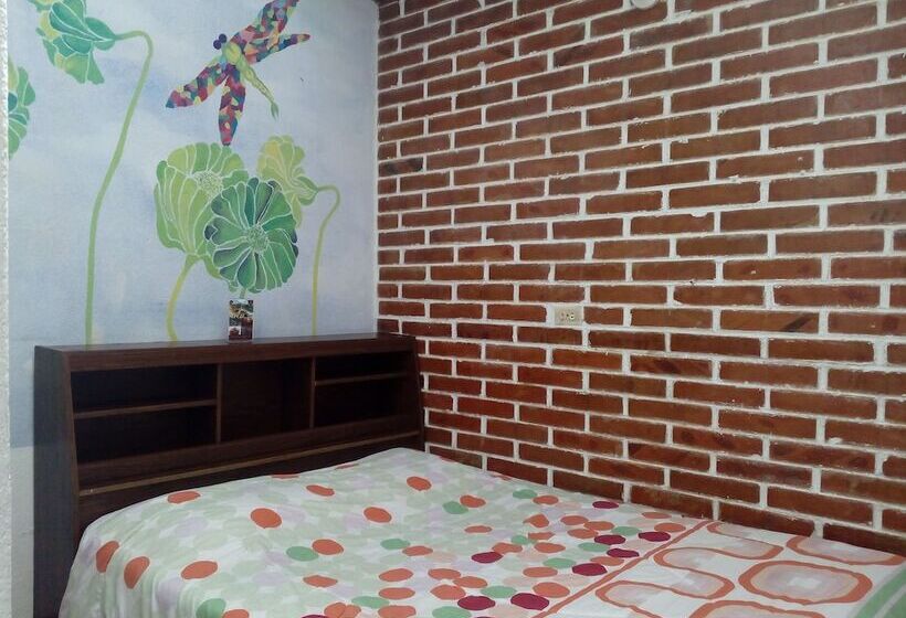 Hostel Y Restaurante Casa Jacaranda