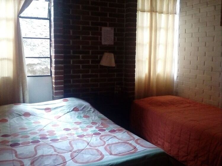 Hostel Y Restaurante Casa Jacaranda