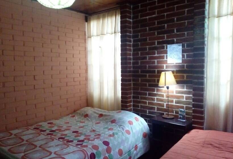 Hostel Y Restaurante Casa Jacaranda