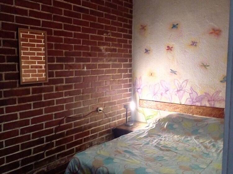 Hostel Y Restaurante Casa Jacaranda