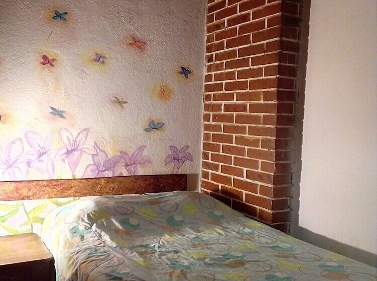 Hostel Y Restaurante Casa Jacaranda