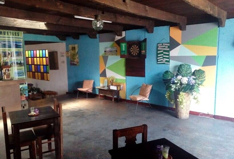 Hostel Y Restaurante Casa Jacaranda