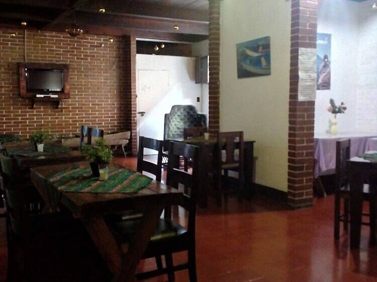 Hostel Y Restaurante Casa Jacaranda