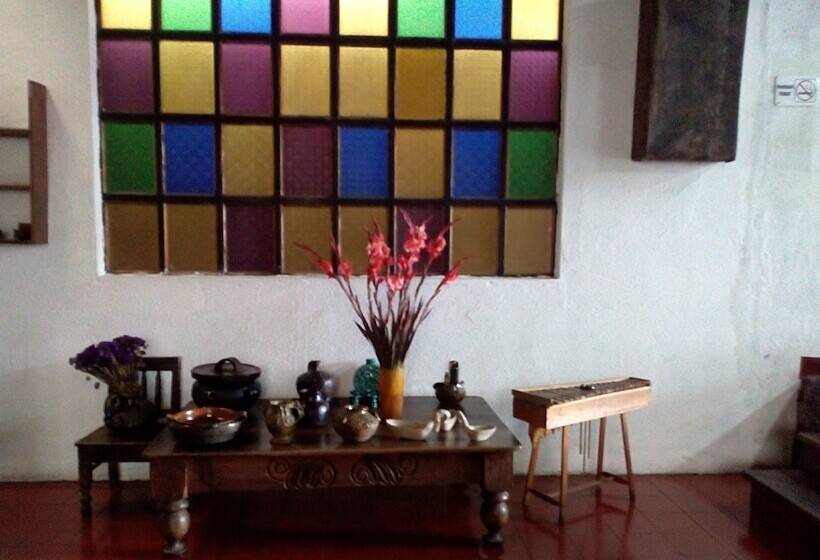 Hostel Y Restaurante Casa Jacaranda