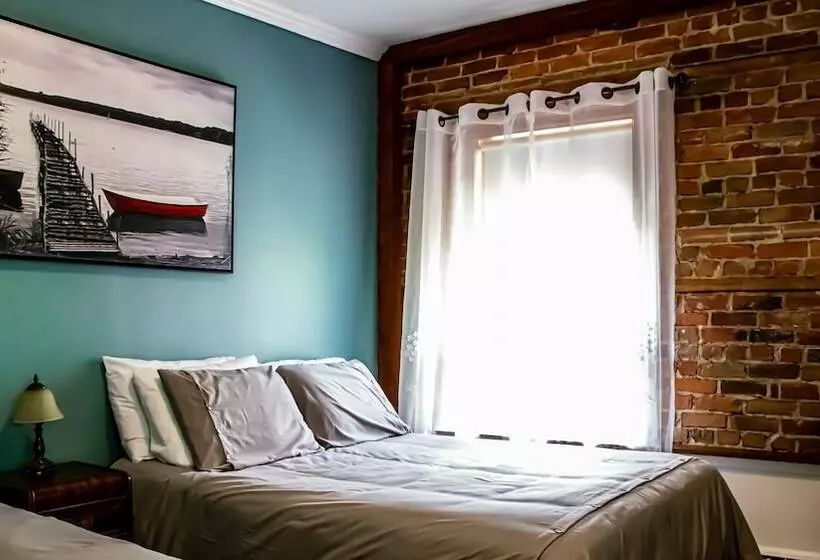 Hotelli Auberge Les Deux Tours