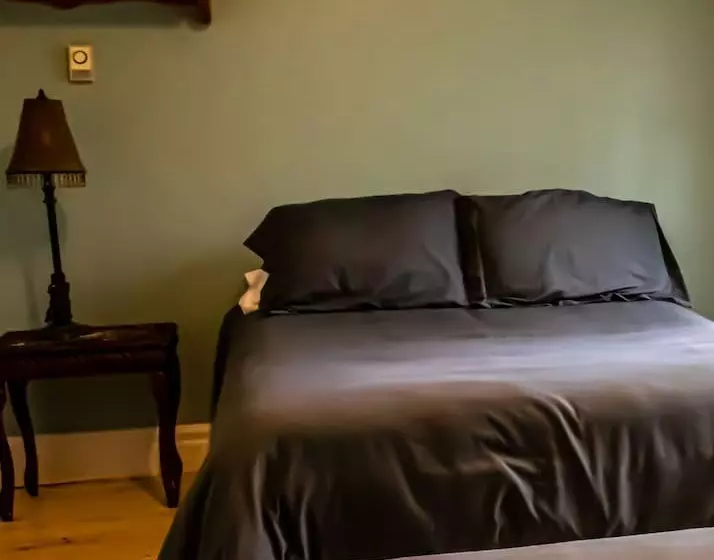 Hotelli Auberge Les Deux Tours