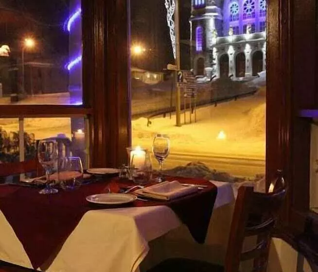 Hotelli Auberge Les Deux Tours