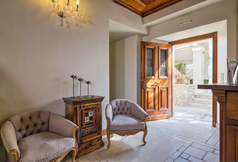 هتل Mare Monte Luxury Suites
