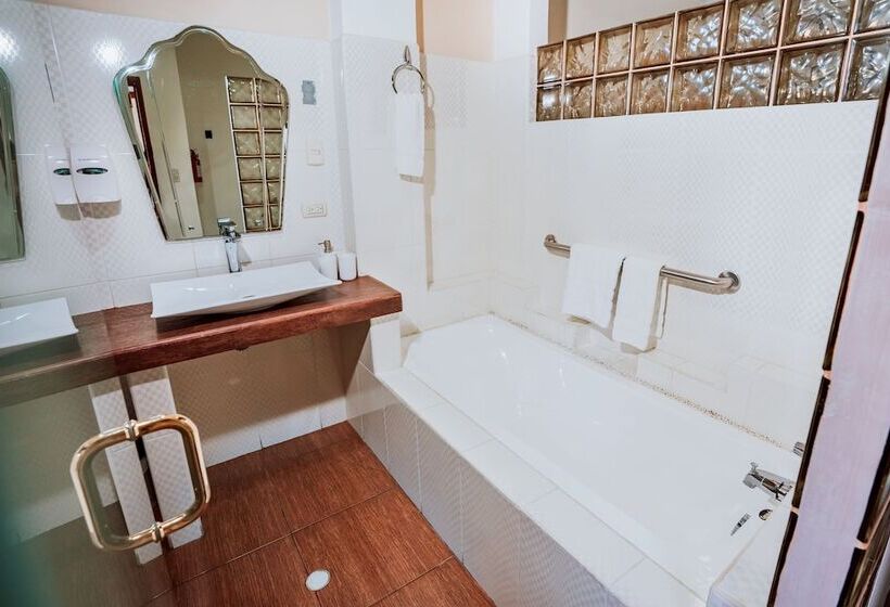 בית מלון כפרי Palace Galapagos