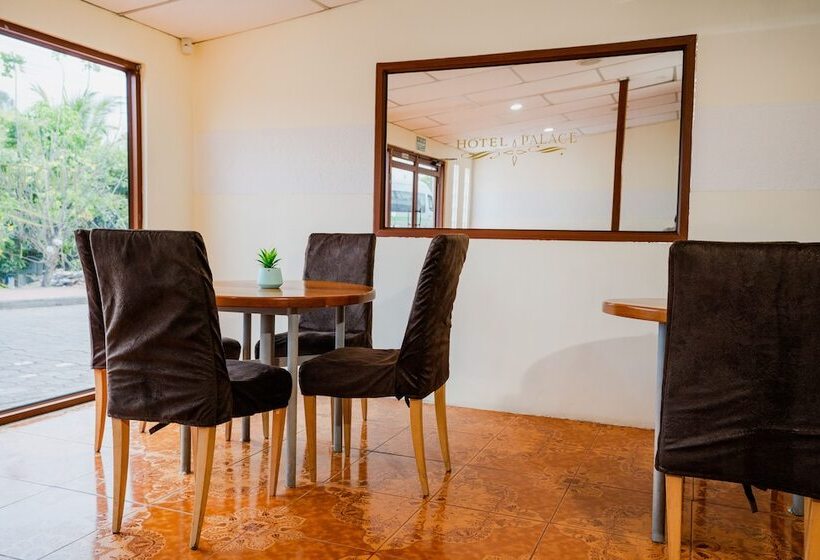 בית מלון כפרי Palace Galapagos