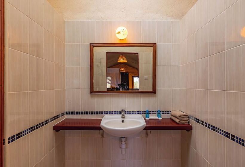 هتل Sentrim Tsavo Lodge