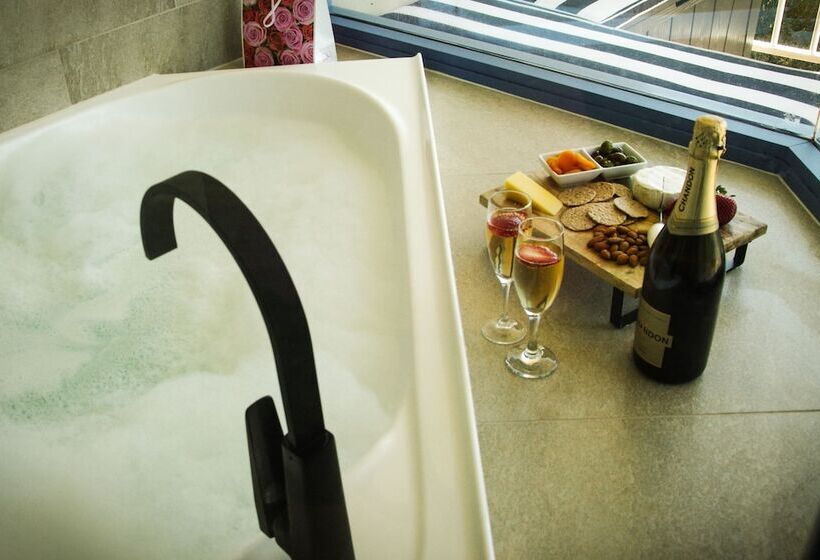 Coral Sea Vista Apartments