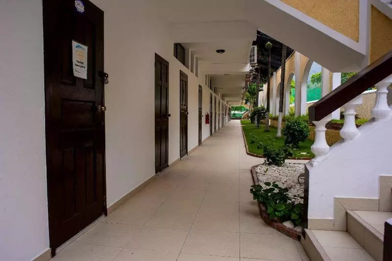 هتل Wahoo Bay Beach Club & Resort