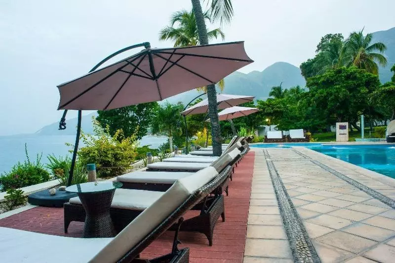 هتل Wahoo Bay Beach Club & Resort