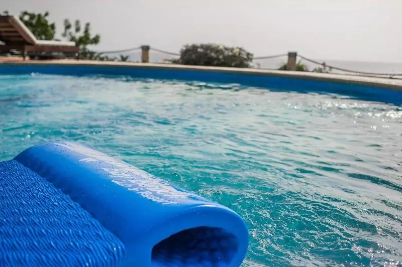 هتل Wahoo Bay Beach Club & Resort