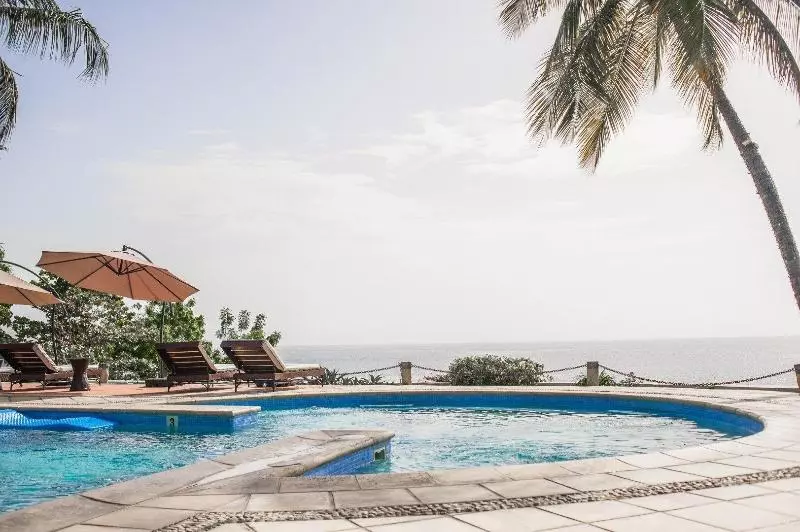 هتل Wahoo Bay Beach Club & Resort