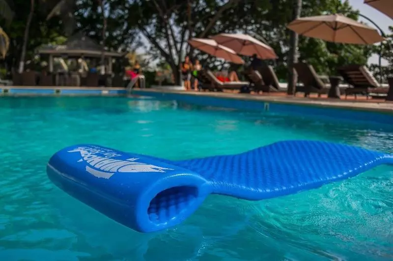 هتل Wahoo Bay Beach Club & Resort