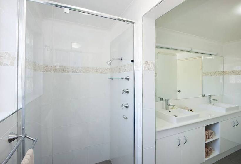 Mollymook Cove Apartments