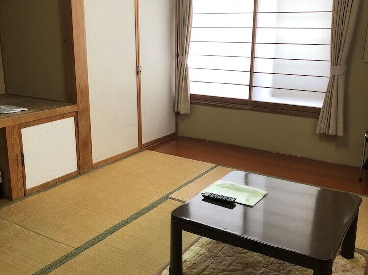 ריוקאן Kusatsuonsen Pension Mitomo