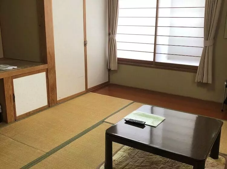 旅館 Kusatsuonsen Pension Mitomo