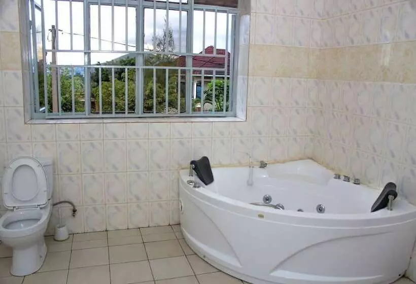 تختخواب و صبحانه Azalea Guest House Gisozi