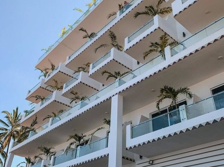 The Paramar Beachfront Boutique Hotel With Breakfast Included   Downtown Malecon