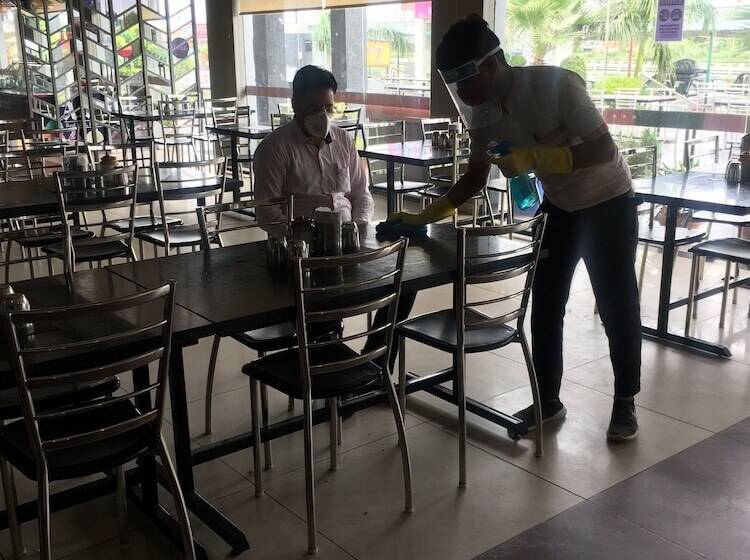 בית מלון כפרי Highway Prince