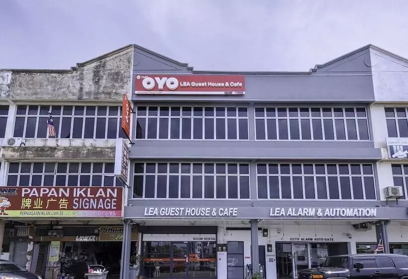 Hotelli Lea Guest House & Cafe Lukut