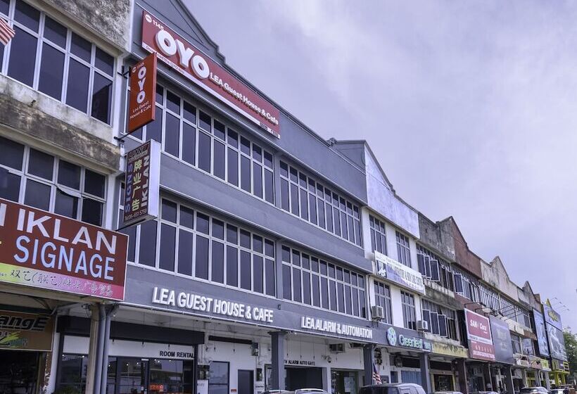 Hotelli Lea Guest House & Cafe Lukut