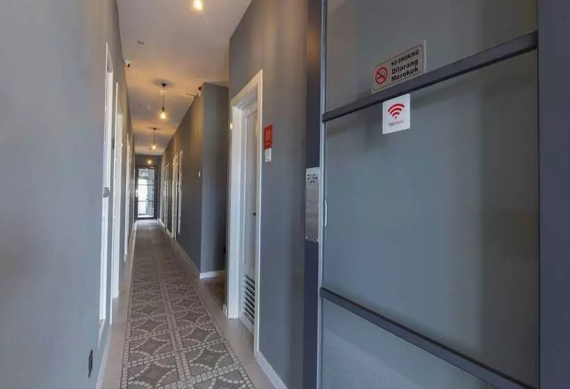 Hotelli Lea Guest House & Cafe Lukut