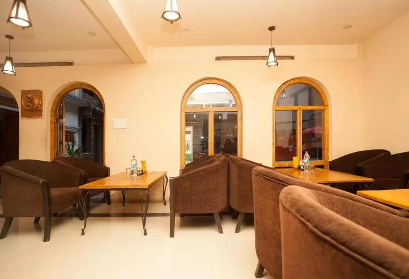 هتل Spot On 454 Surya Moon Inn