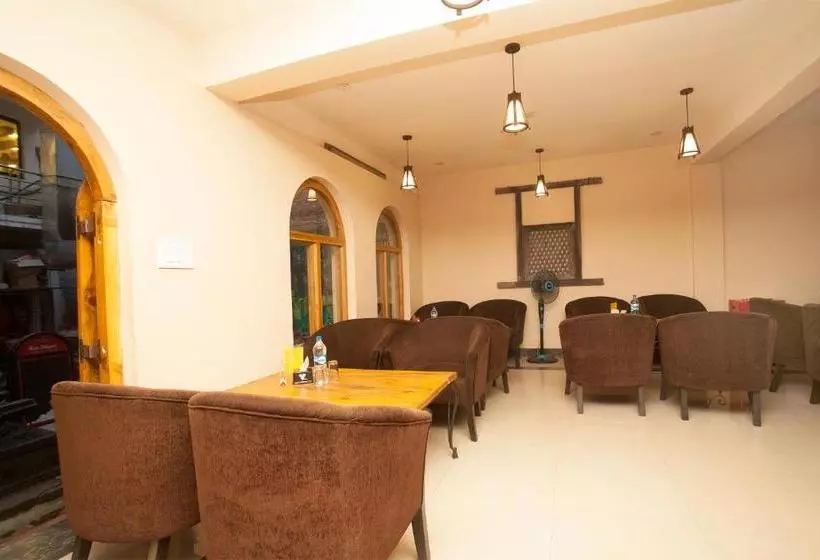 هتل Spot On 454 Surya Moon Inn